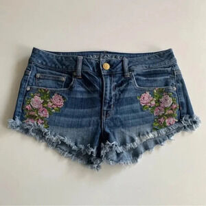 American Eagle Floral Embroidered Frayed Medium Wash Denim Jean Shorts Size 6